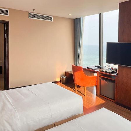 Yarra Ocean Suites Danang Exterior photo