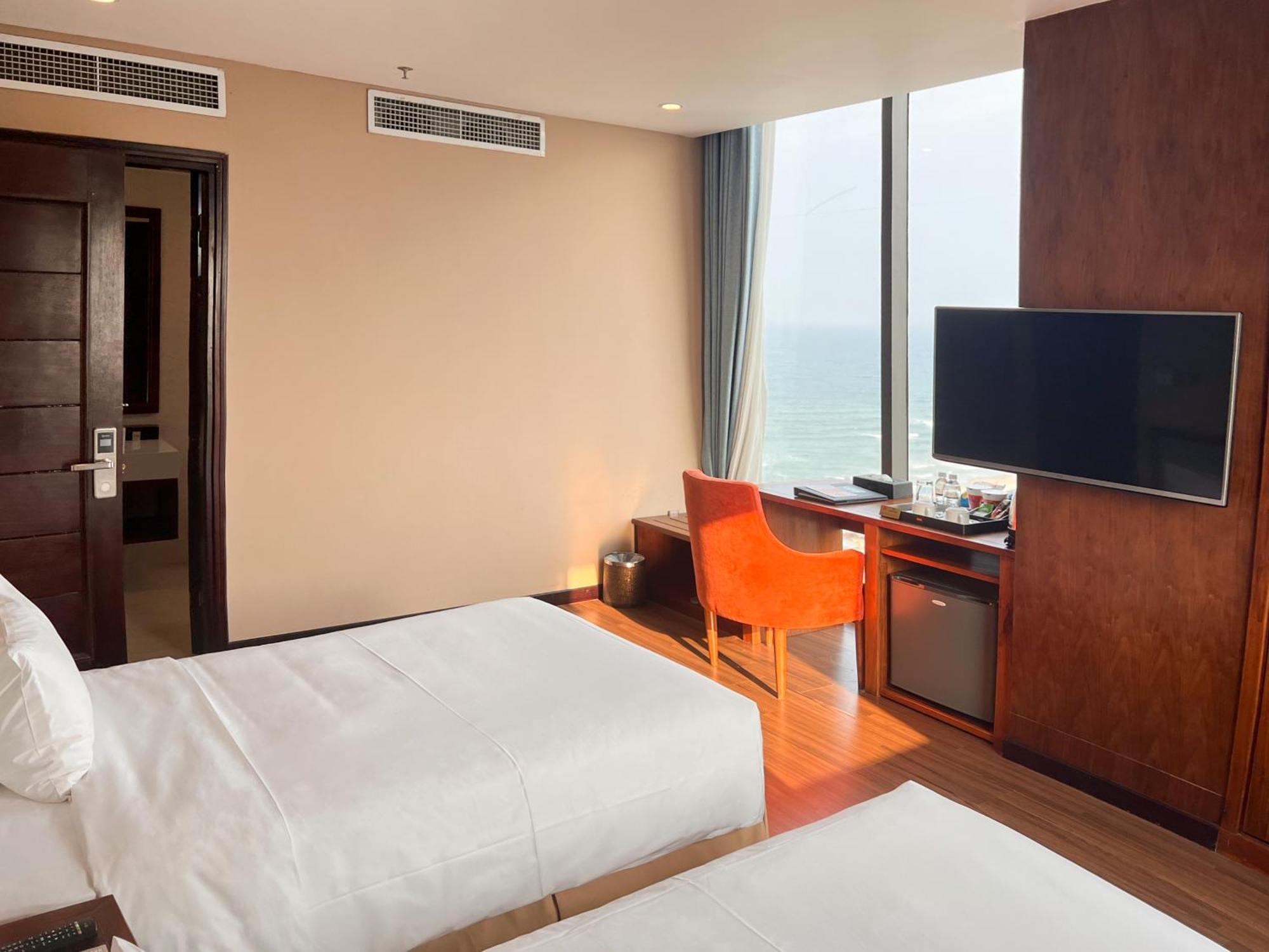 Yarra Ocean Suites Danang Exterior photo