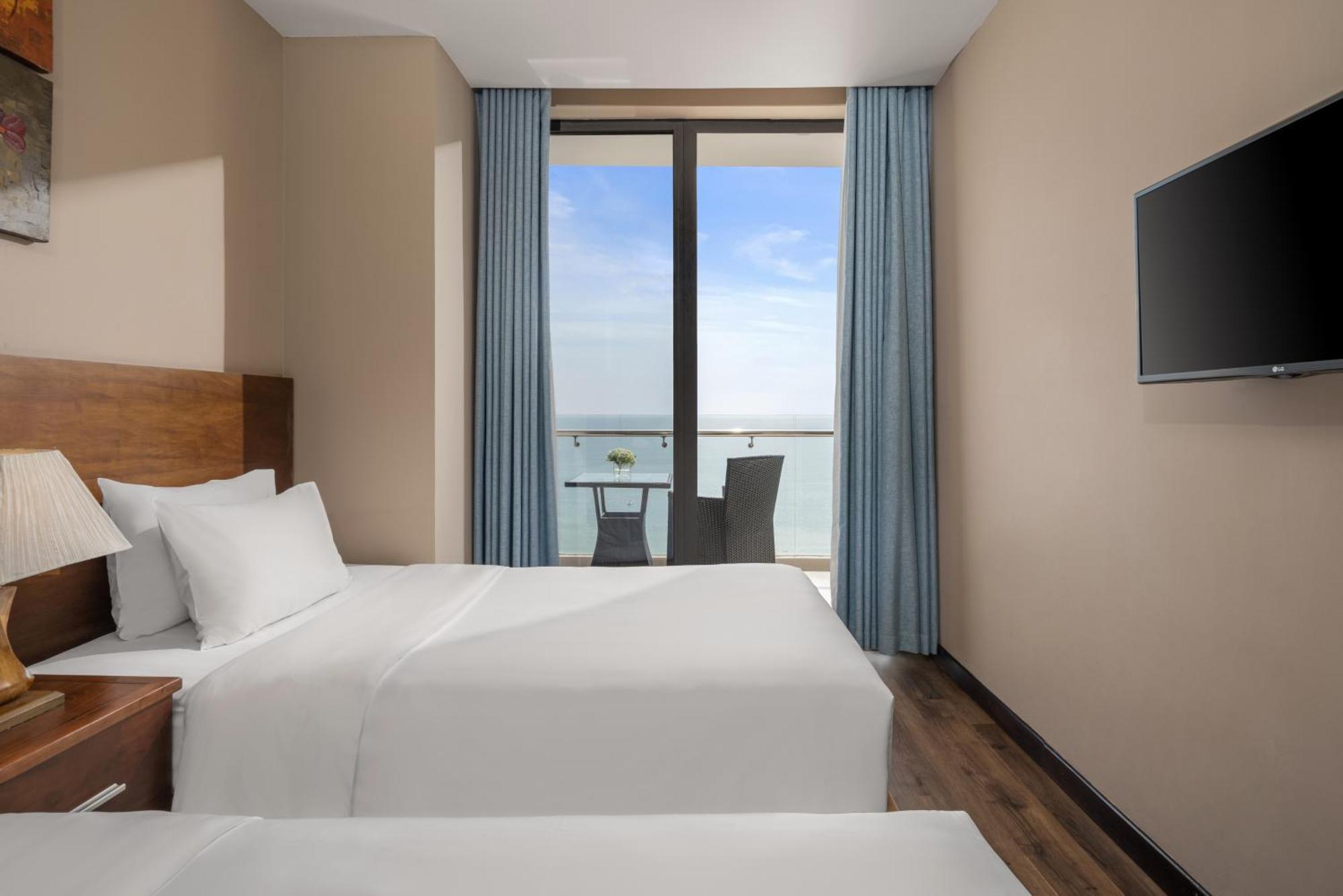 Yarra Ocean Suites Danang Exterior photo