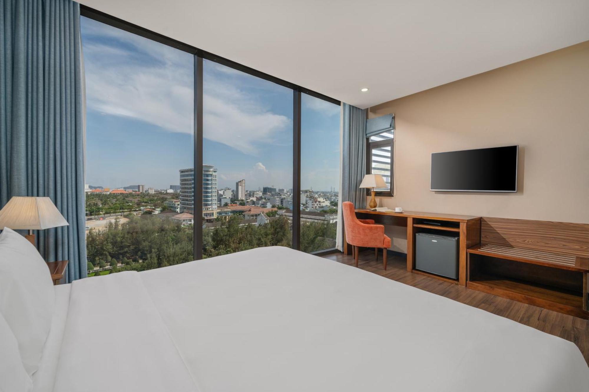 Yarra Ocean Suites Danang Exterior photo