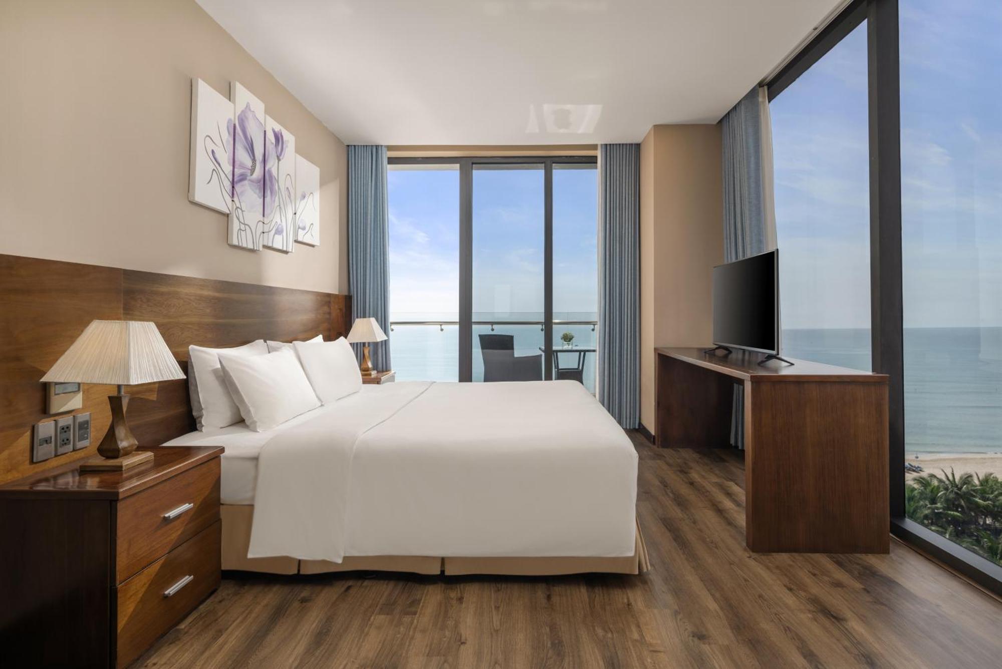 Yarra Ocean Suites Danang Exterior photo