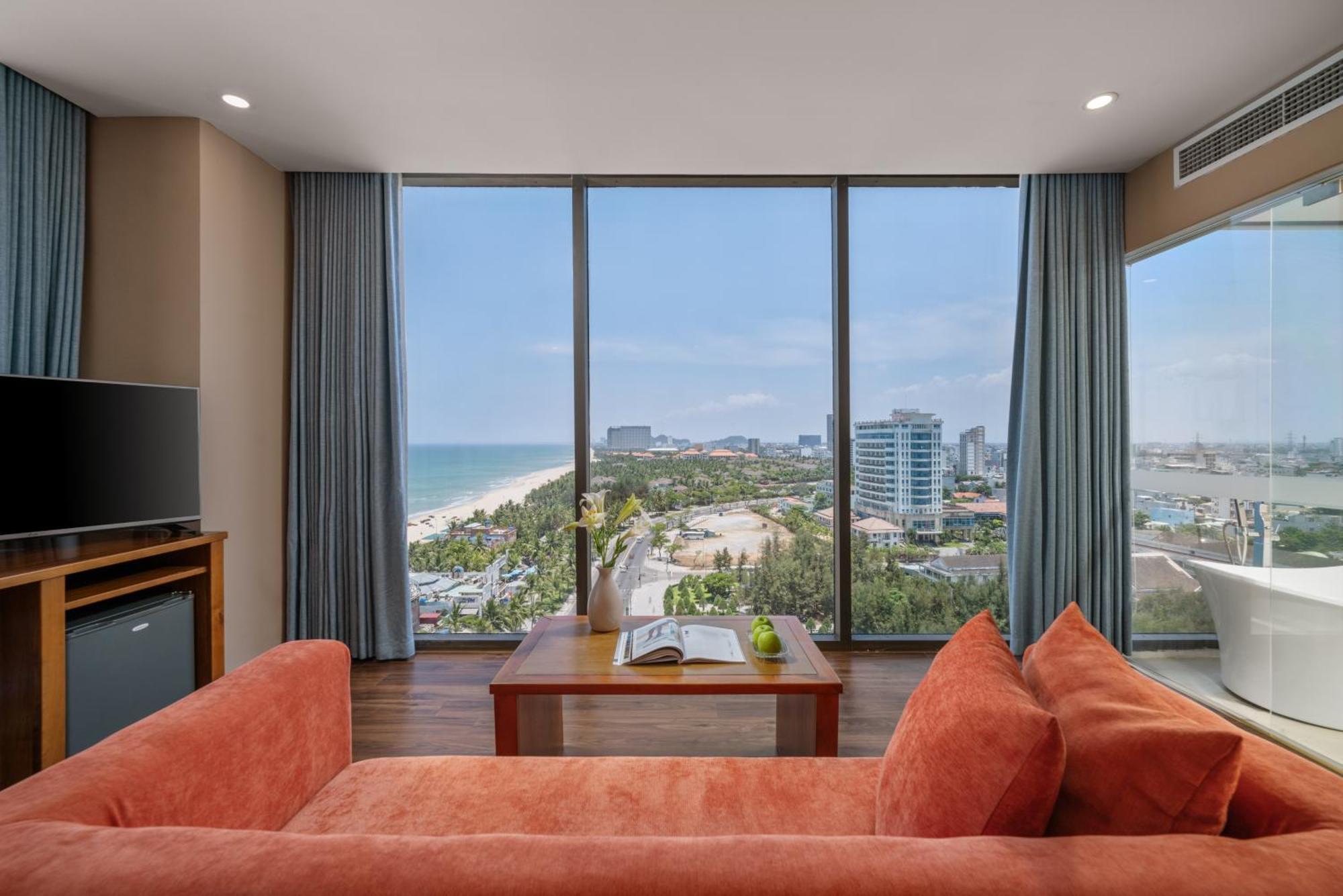 Yarra Ocean Suites Danang Exterior photo