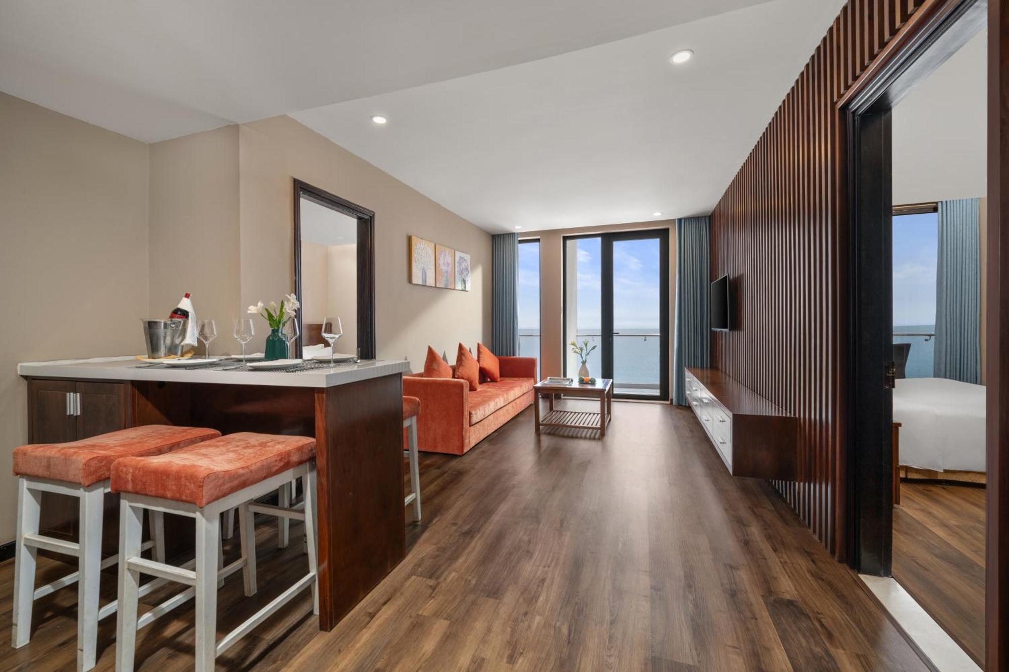 Yarra Ocean Suites Danang Exterior photo