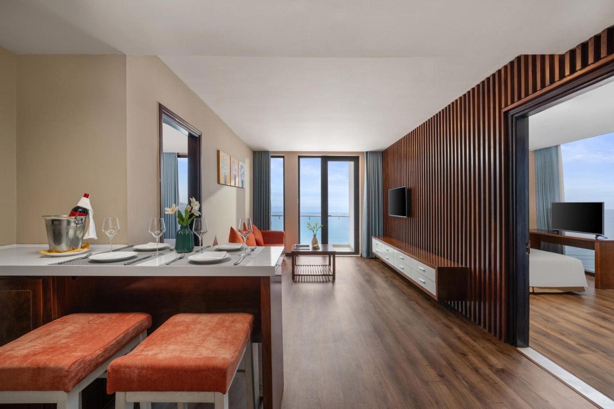 Yarra Ocean Suites Danang Exterior photo