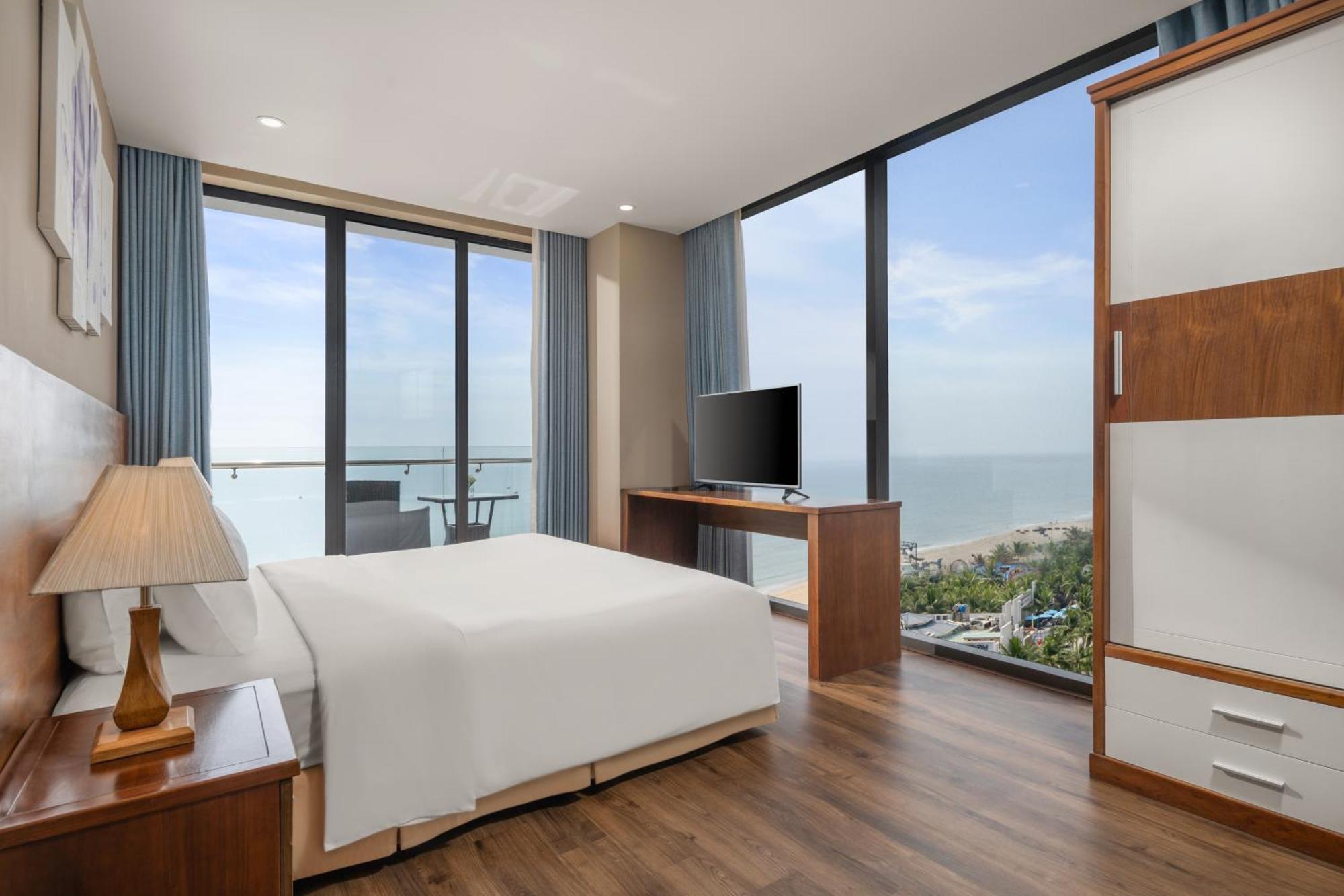 Yarra Ocean Suites Danang Exterior photo